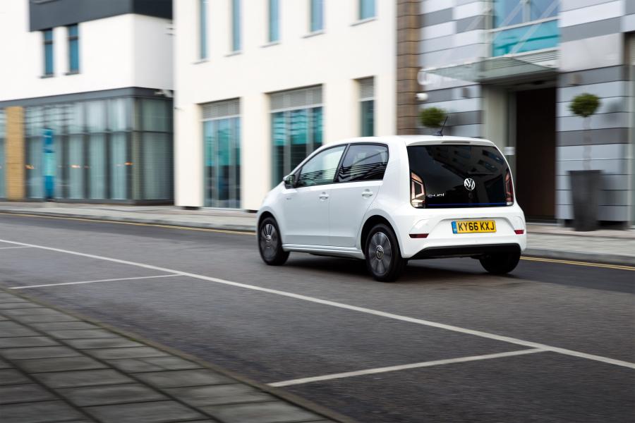  Volkswagen e-up! 2016 года  (UK) (фото 8 из 22)